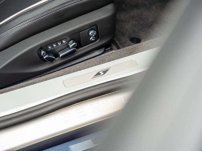 BENTLEY Continental GT Photo 32