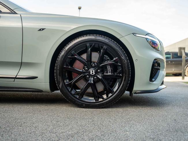 BENTLEY Continental Photo 6