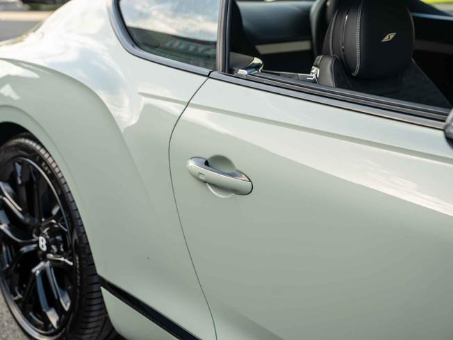 BENTLEY Continental Photo 9