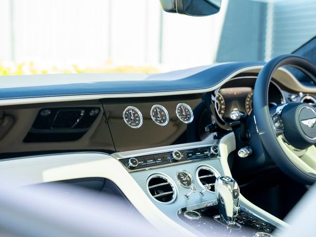 BENTLEY Continental GT Photo 26