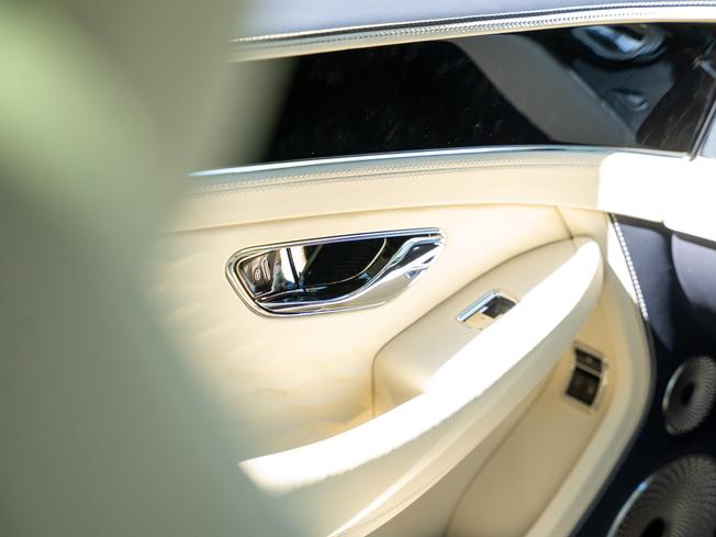BENTLEY Continental GT Photo 32