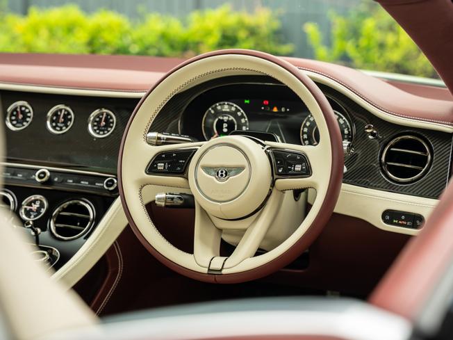 BENTLEY Continental GT Photo 16