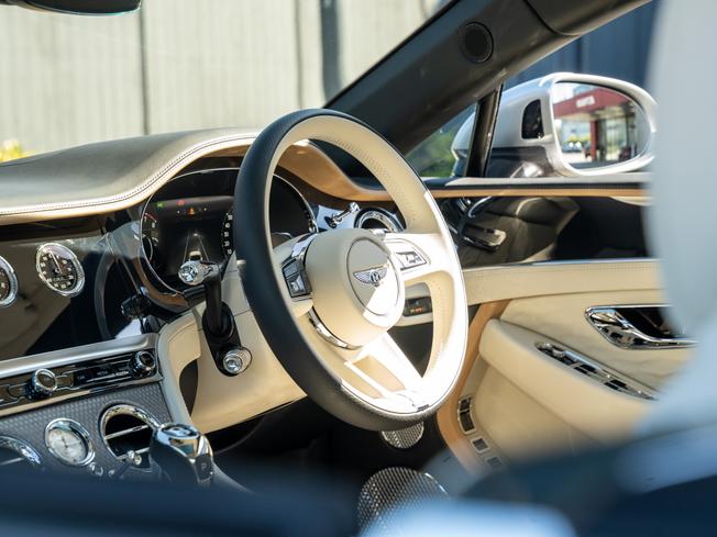 BENTLEY Continental Photo 12