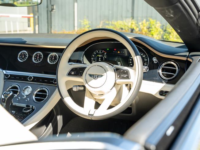 BENTLEY Continental Photo 17