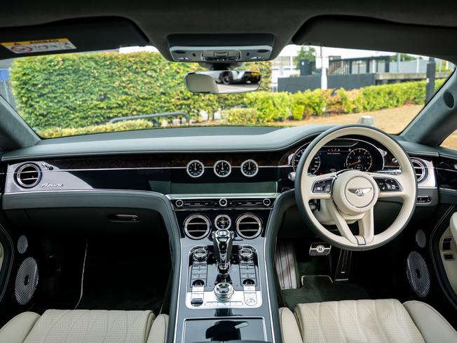 BENTLEY Continental GT Photo 4