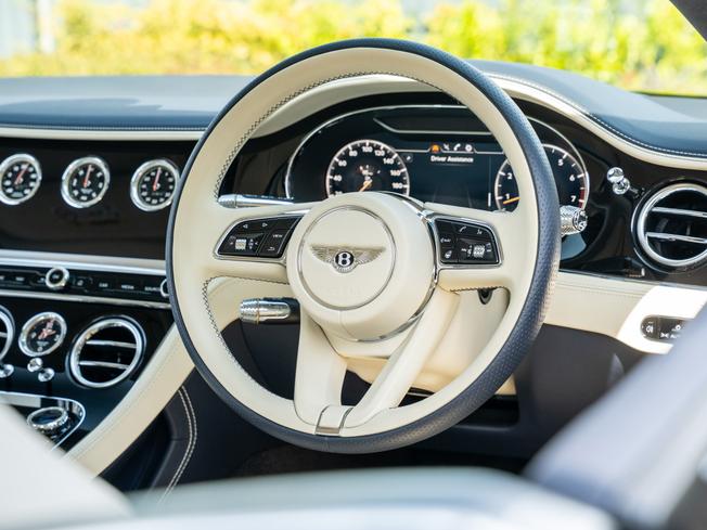 BENTLEY Continental GT Photo 16
