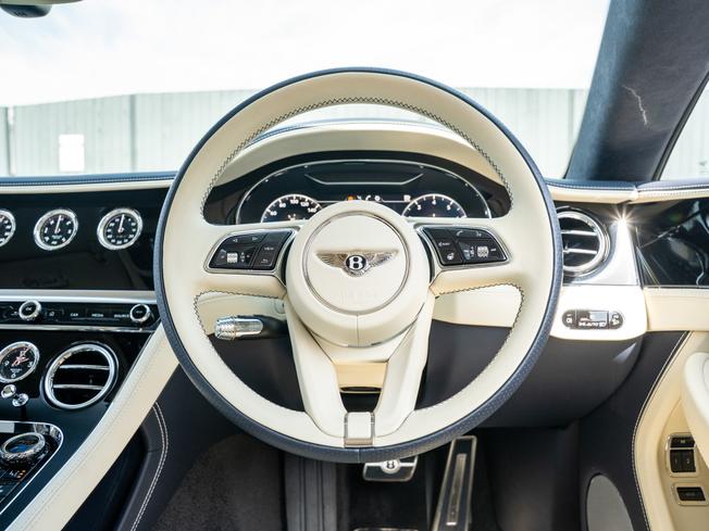 BENTLEY Continental GT Photo 18