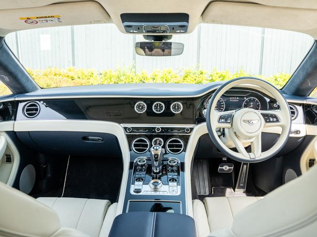 BENTLEY Continental GT Photo 4