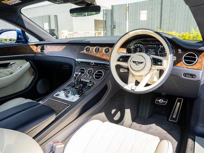 BENTLEY Continental GT Photo 11