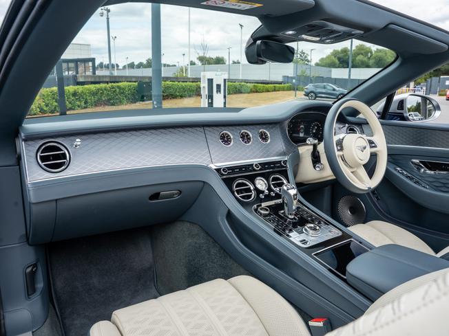 BENTLEY Continental GTC Photo 2