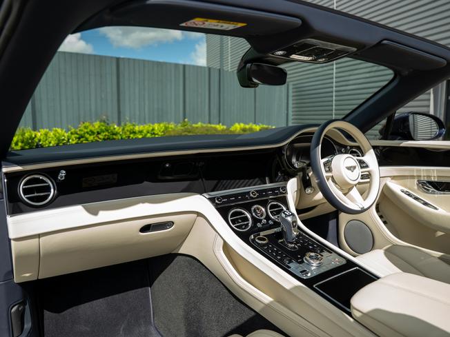 BENTLEY Continental Photo 2