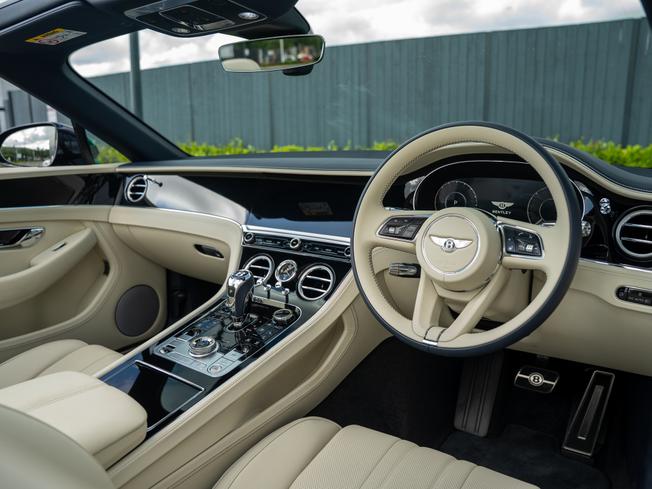 BENTLEY Continental Photo 4