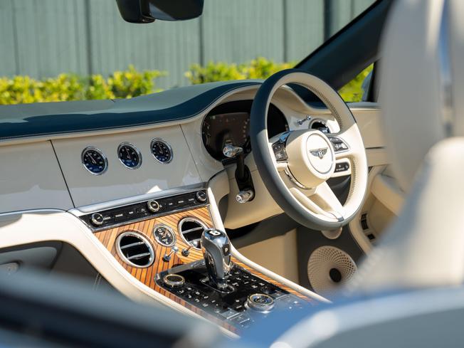 BENTLEY Continental Photo 15