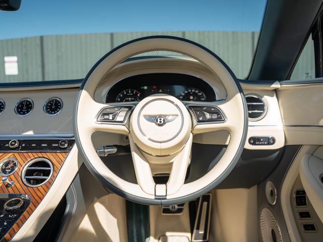 BENTLEY Continental Photo 22