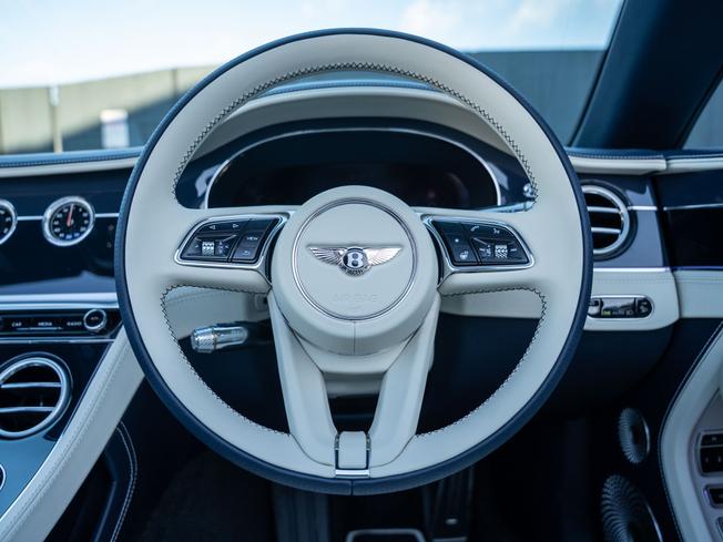 BENTLEY Continental GTC Photo 23