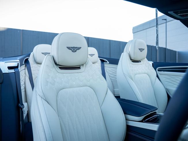 BENTLEY Continental GTC Photo 24