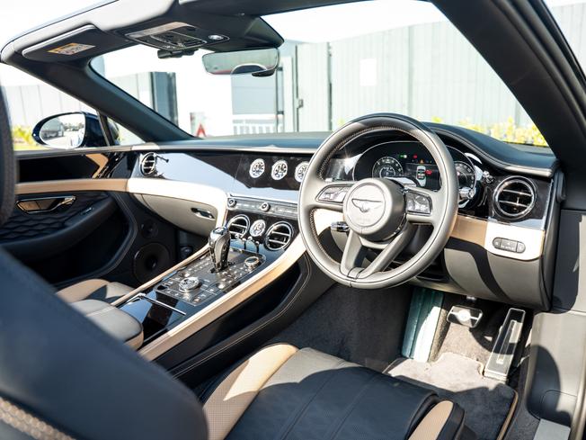 BENTLEY Continental GTC Photo 11