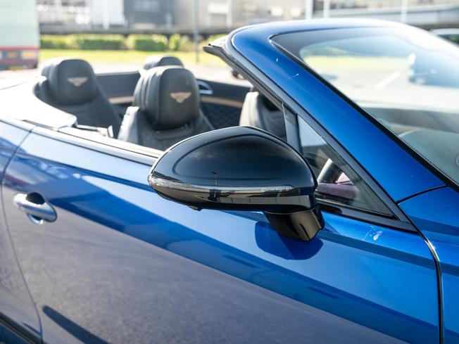 BENTLEY Continental GTC Photo 38