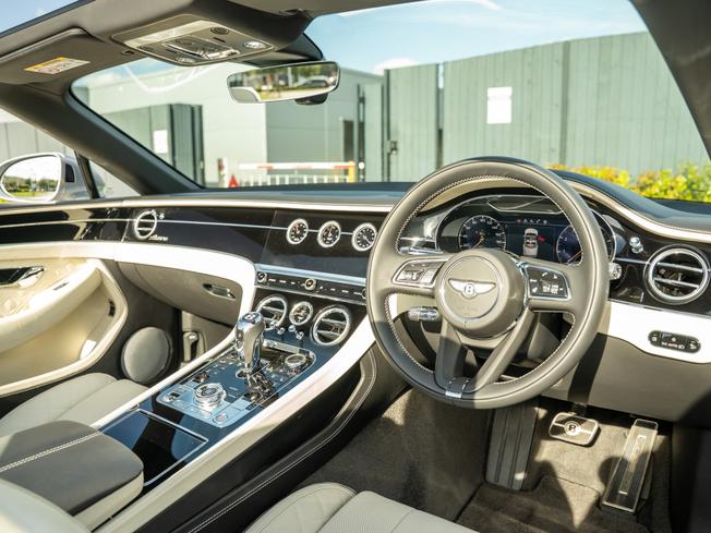 BENTLEY Continental GTC Photo 11
