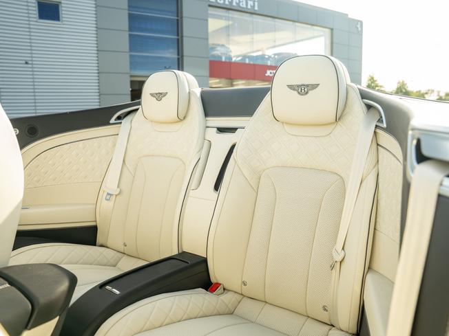BENTLEY Continental GTC Photo 20