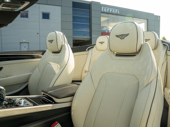 BENTLEY Continental GTC Photo 23