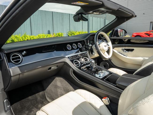 BENTLEY Continental Photo 2