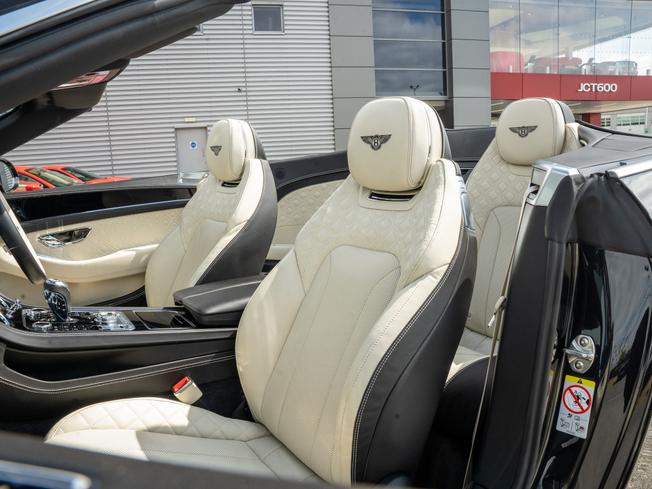BENTLEY Continental Photo 24