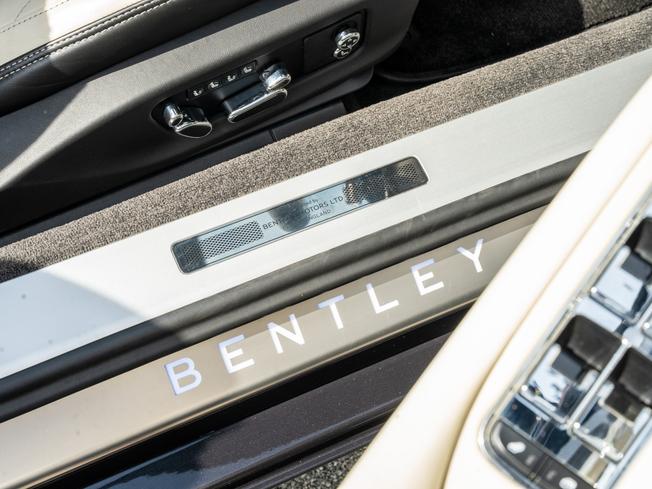 BENTLEY Continental Photo 32