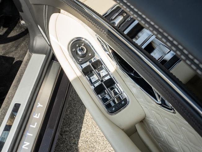 BENTLEY Continental Photo 33