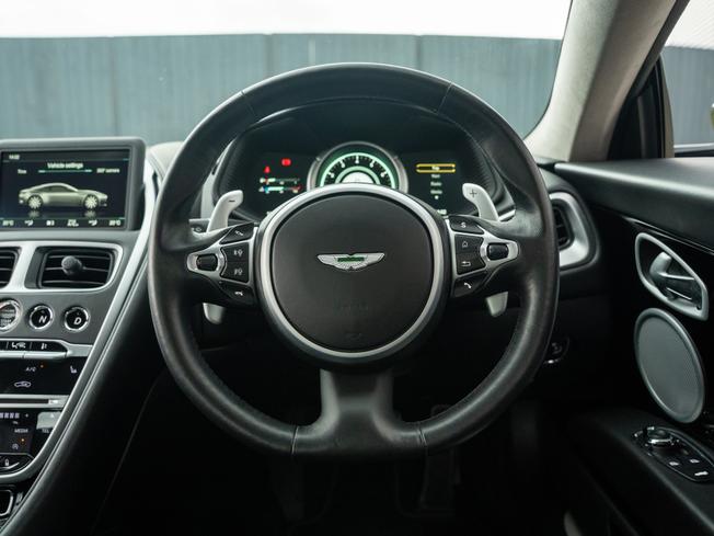 ASTON MARTIN DB11 Photo 11