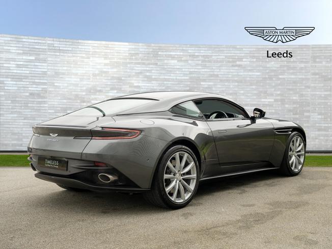 ASTON MARTIN DB11 Photo 14