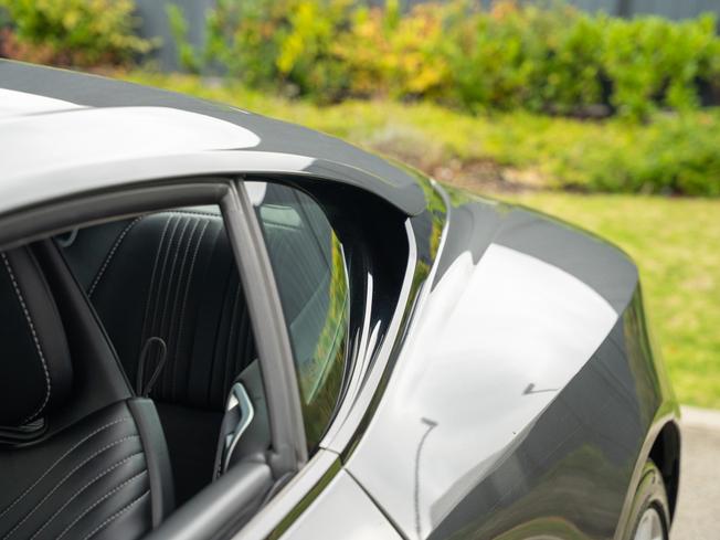 ASTON MARTIN DB11 Photo 20