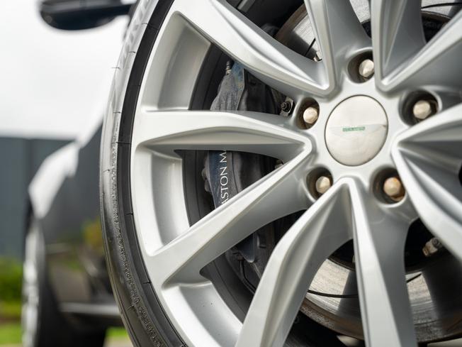 ASTON MARTIN DB11 Photo 24