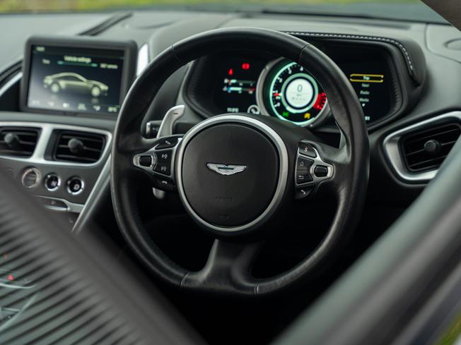 ASTON MARTIN DB11 Photo 29