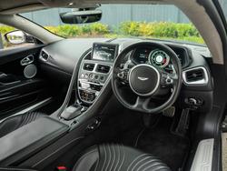 ASTON MARTIN DB11 Photo 3