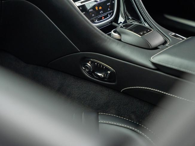 ASTON MARTIN DB11 Photo 33