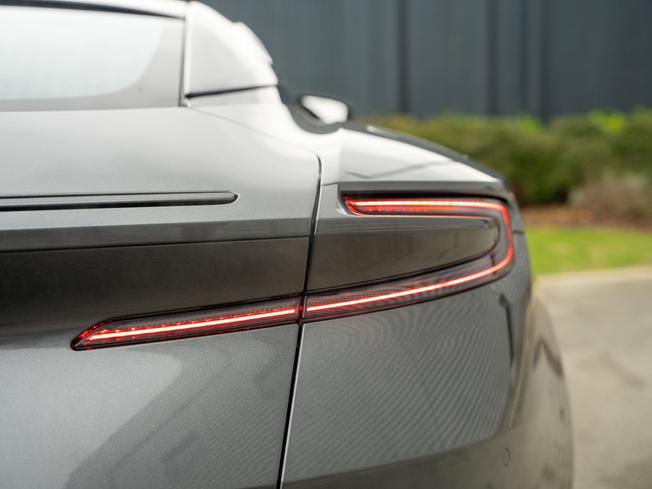 ASTON MARTIN DB11 Photo 40