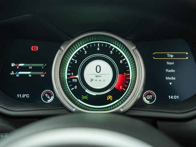 ASTON MARTIN DB11 Photo 6
