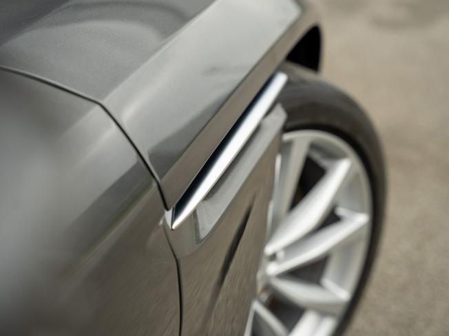 ASTON MARTIN DB11 Photo 9