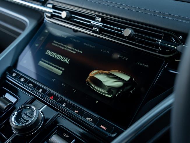 ASTON MARTIN Db12 Photo 10