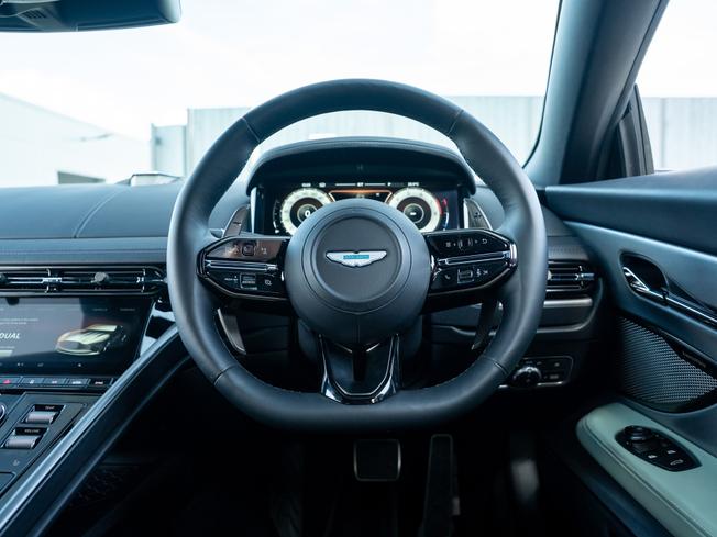 ASTON MARTIN Db12 Photo 11