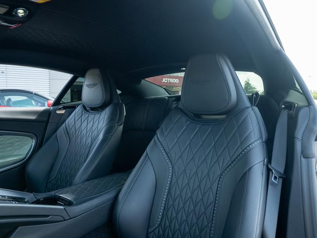 ASTON MARTIN Db12 Photo 12
