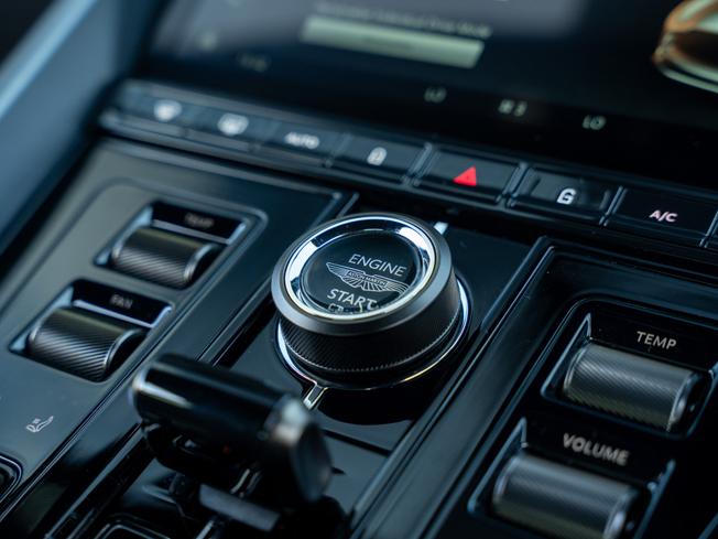 ASTON MARTIN Db12 Photo 13