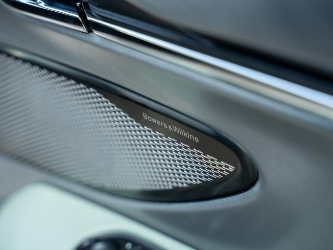 ASTON MARTIN Db12 Photo 17