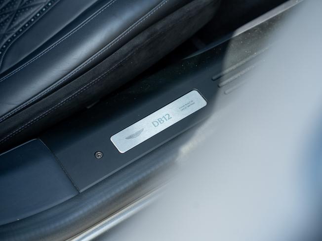 ASTON MARTIN Db12 Photo 19