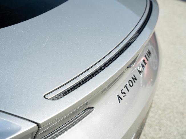 ASTON MARTIN Db12 Photo 25