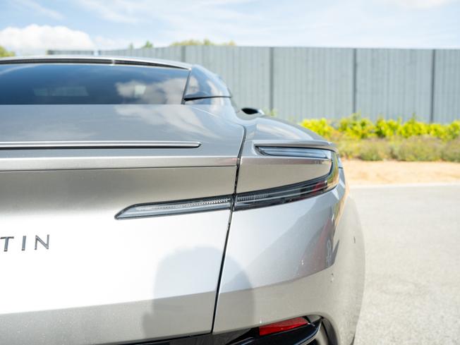 ASTON MARTIN Db12 Photo 26