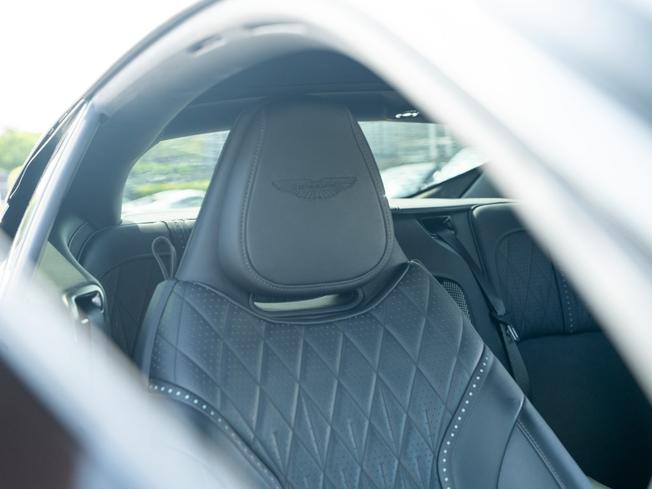 ASTON MARTIN Db12 Photo 5