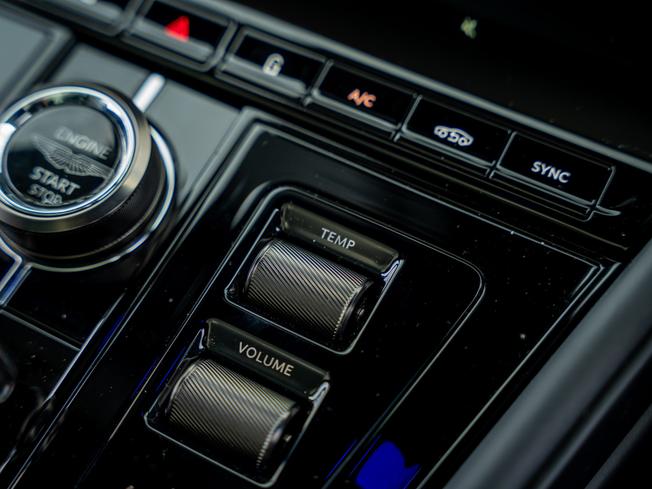 ASTON MARTIN DB12 Photo 15