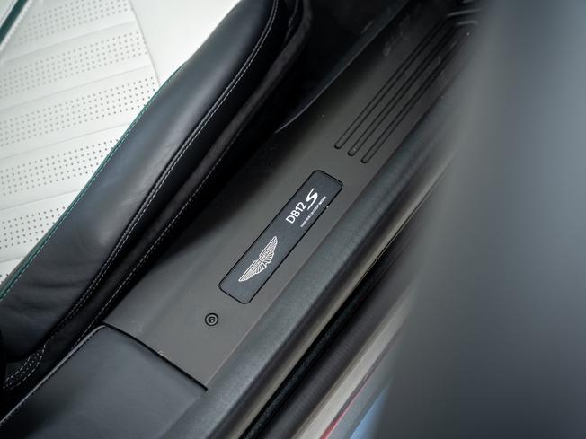 ASTON MARTIN DB12 Photo 18